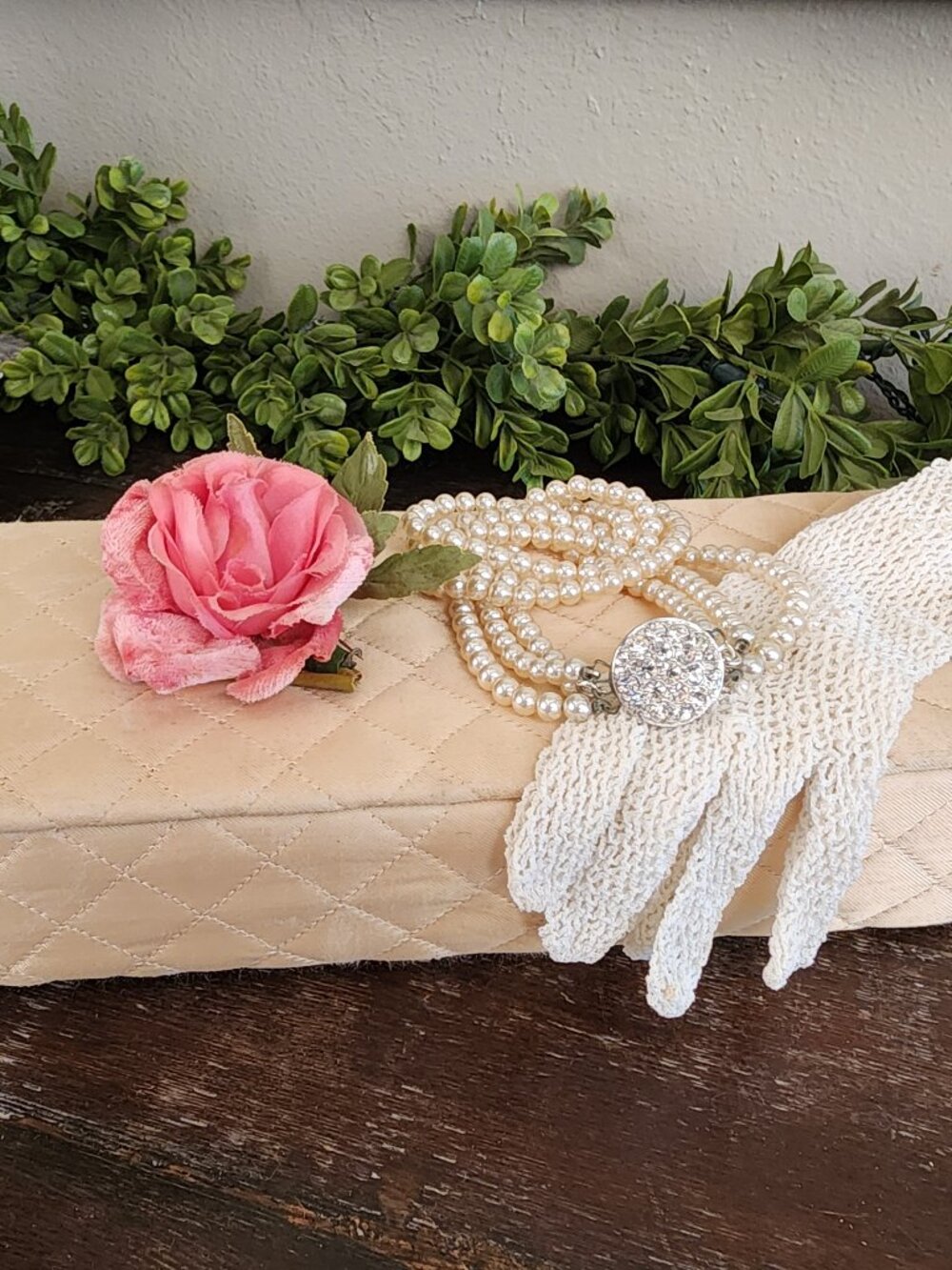 Vintage 1940's Cream Satin Covered Padded & Quilted Glove Dresser Box